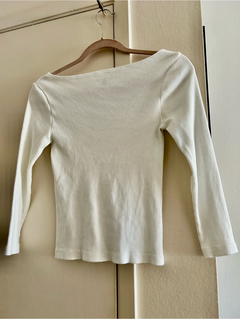 Brandy Melville Ribbed Crewneck Top - White with Pink Trim - Picture 3 of 6
